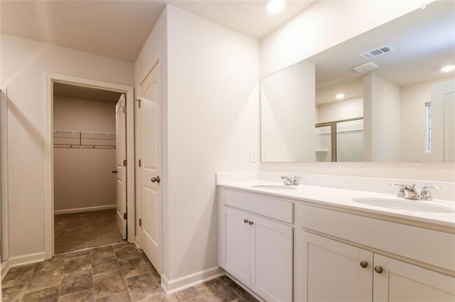 Building Photo - 14 Canterbury Vly