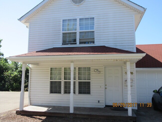 Building Photo - (887) Grant Duplexes - 3 bedroom / 1.5 Bath Townhouse Duplex