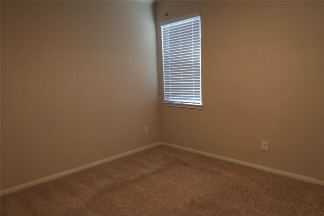 Building Photo - 14083 Lake Trout Dr