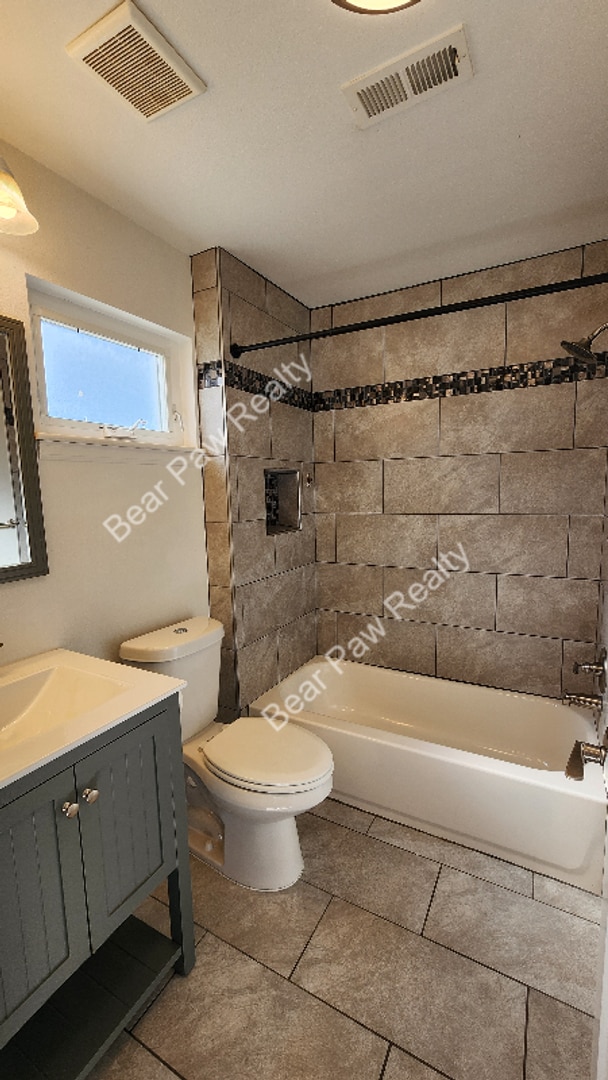 Building Photo - 1007 W 29th St