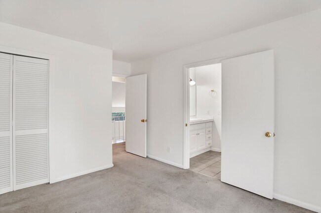 Building Photo - Freshly Renovated Townhome near Perdido Ba...