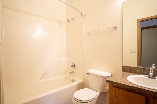 Building Photo - FREE RENT: Contemporary One Bedroom w/New Luxury Vinyl Flooring + Vaulted Ceilings!