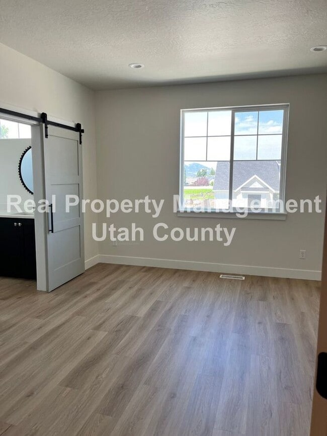 Building Photo - 2425 Orchard Cir