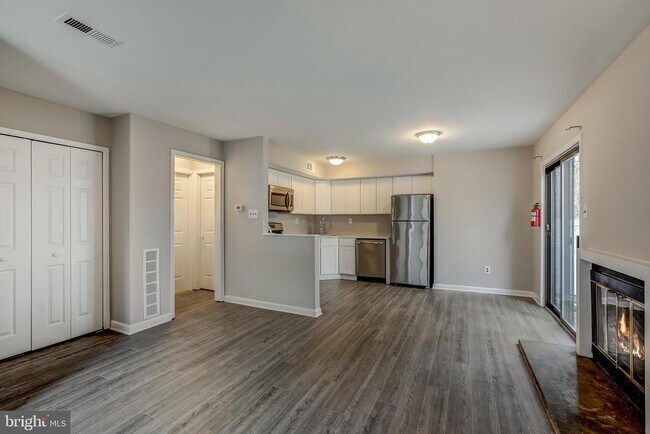 Building Photo - 1105 Berwyck Ct