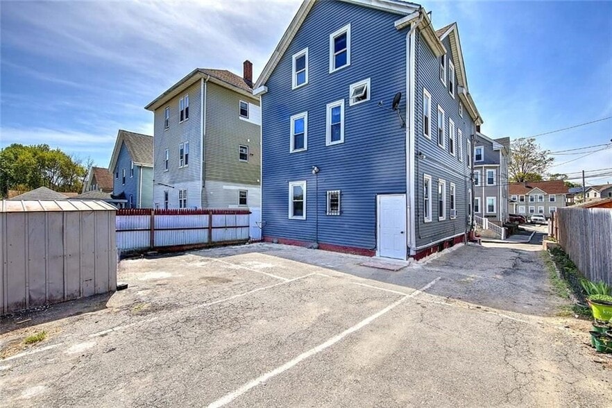 Building Photo - 24 Ida St