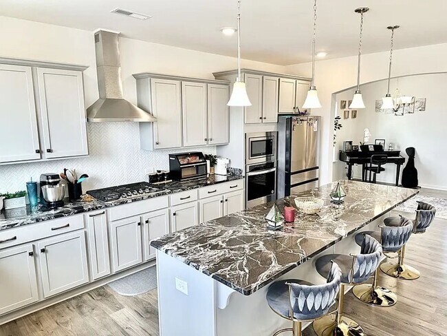 Building Photo - A stylish and modern single-family home wi...
