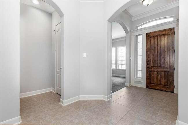 Building Photo - 22419 Banewood Dr