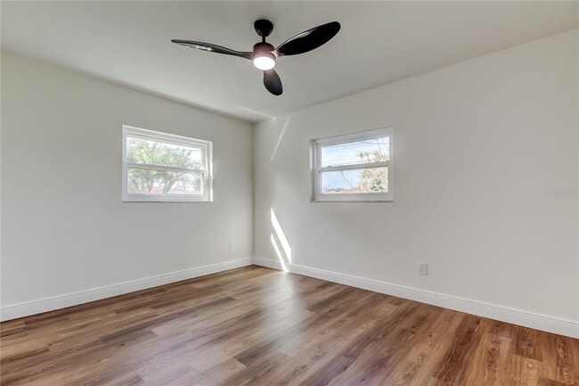 Building Photo - 8722 Elmwood Ln