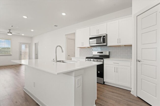 Building Photo - 523 Millbrook Blvd