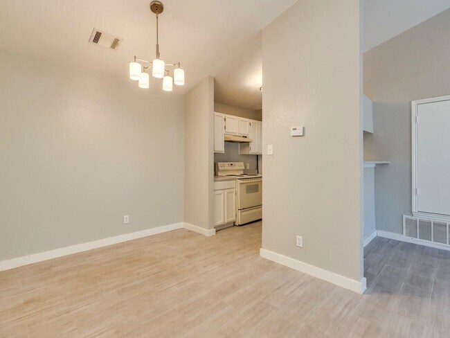 Building Photo - 9101 Japonica Ct