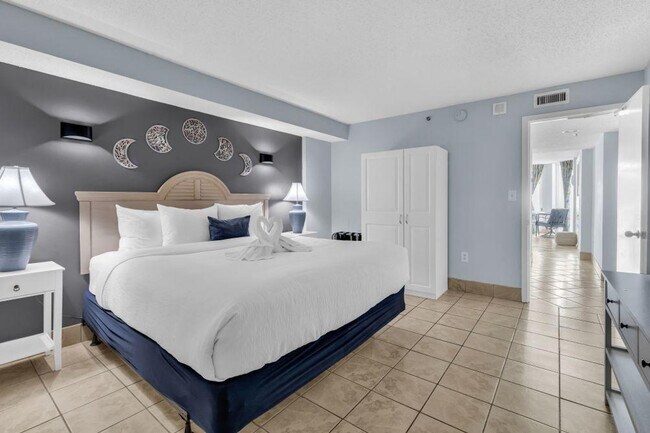 Building Photo - 647 N Creekside Dr