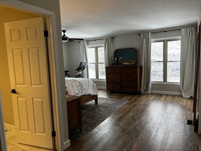 Building Photo - 4215 Cromwell Ct