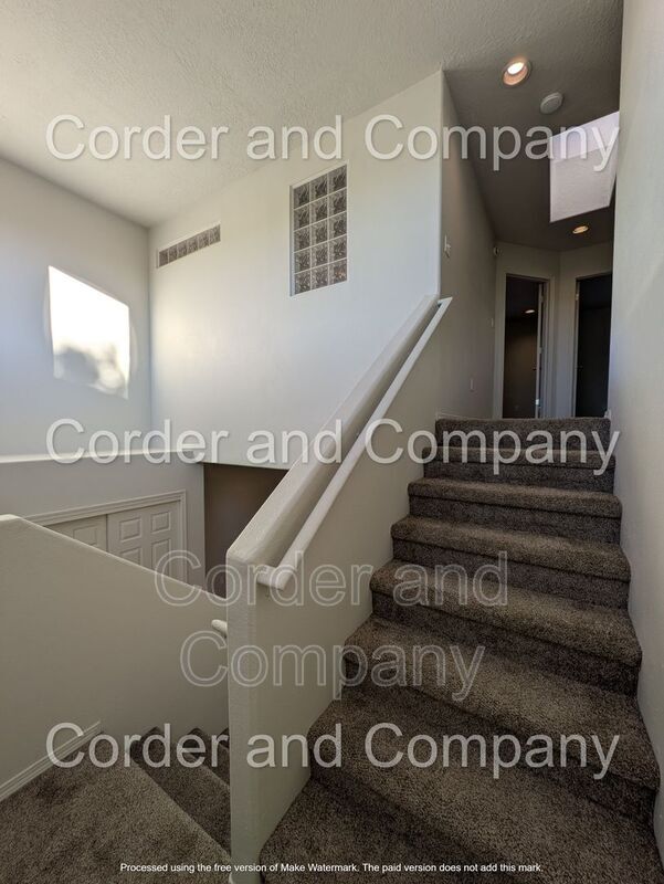 Building Photo - 11243 Campo Del Oso Ave NE