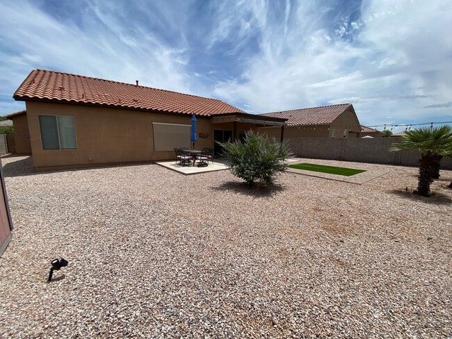 Building Photo - Exceptional 4BR/2BA Home in Magma Ranch! T...