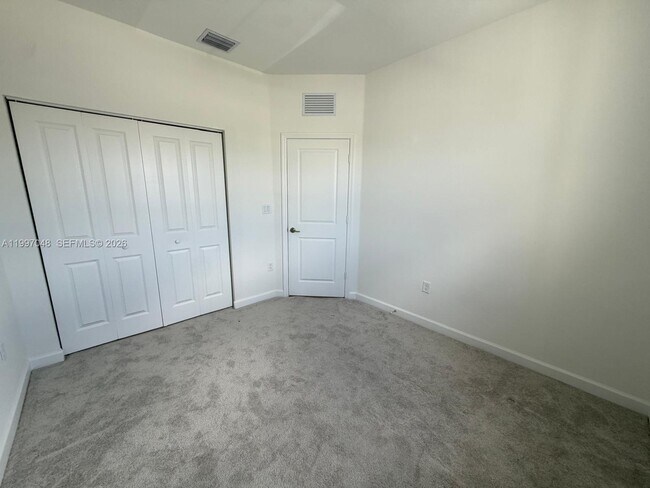 Building Photo - 2659 SE 28th Dr