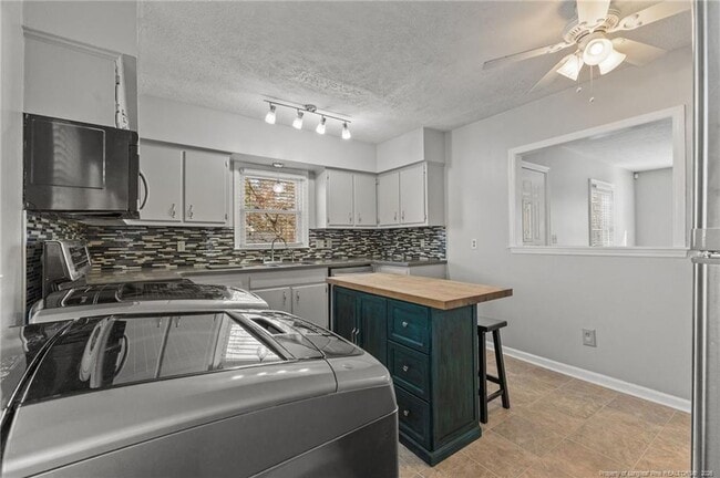 Building Photo - 1001 Anarine Rd