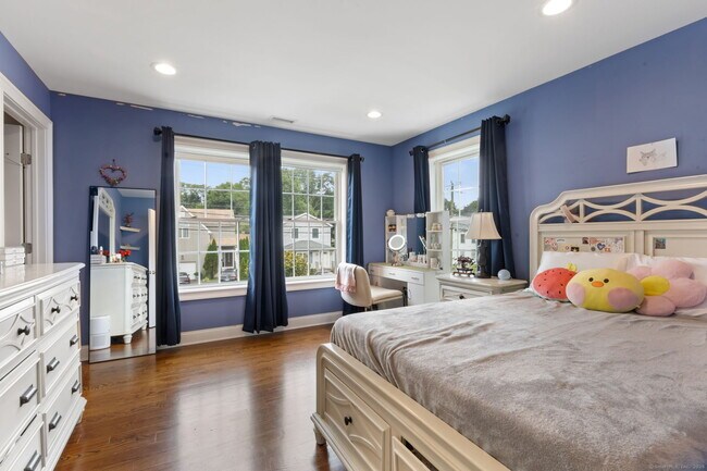Building Photo - 354 Oaklawn Ave
