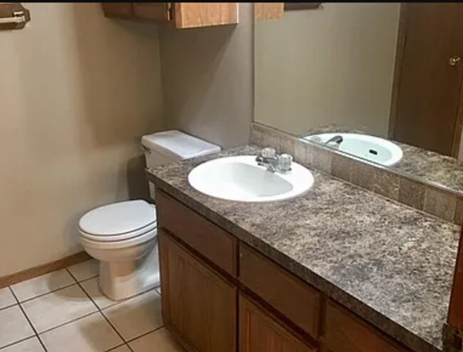 Building Photo - N Willow Dr Duplex