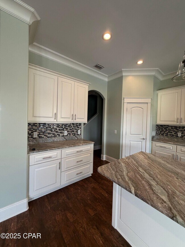 Building Photo - 4528 Tropical Dr