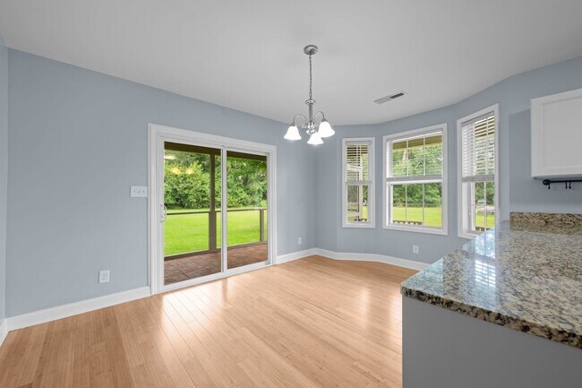 Building Photo - Beautiful 4BD/3BA plus Bonus Room on Sough...
