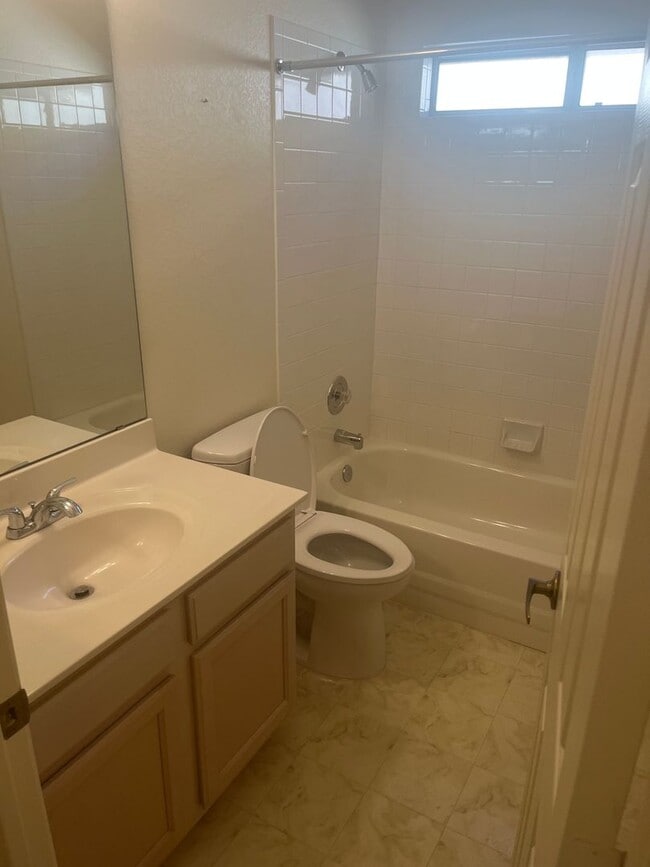 Building Photo - 55+ 2 Bed 2 bath home!