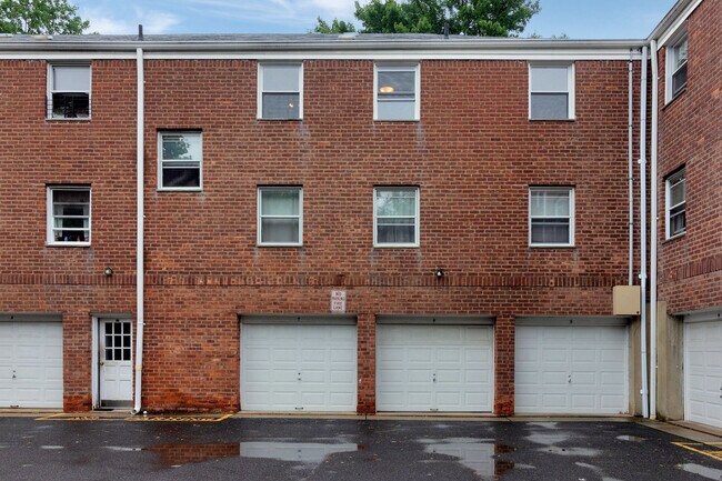 Building Photo - 115 E Clinton Ave