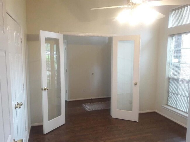 Building Photo - 4939 Linden Pl