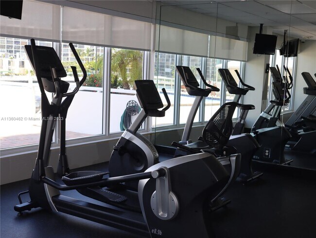 Building Photo - 3000 S Ocean Dr