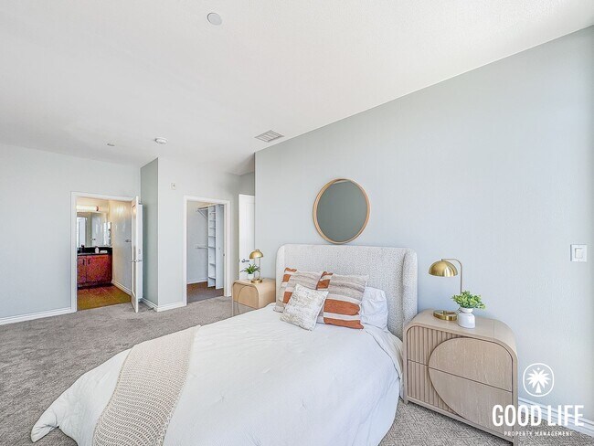 Building Photo - Luminous 2BD/2BA Apartment in East Village with Reserved Parking, City Views & Rooftop Amenities