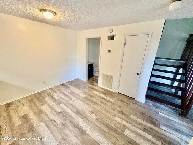 Building Photo - 8789 Live Oak Ct