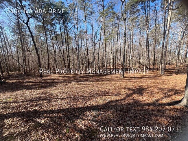 Building Photo - Spacious 3 Bedroom 3 Bath Wooded Oasis in ...