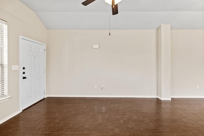 Building Photo - 119 Creekside Villa Dr
