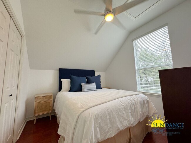 Building Photo - Exceptional Opportunity: Main Home plus Ga...