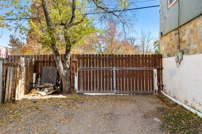 Building Photo - 113 Garden St