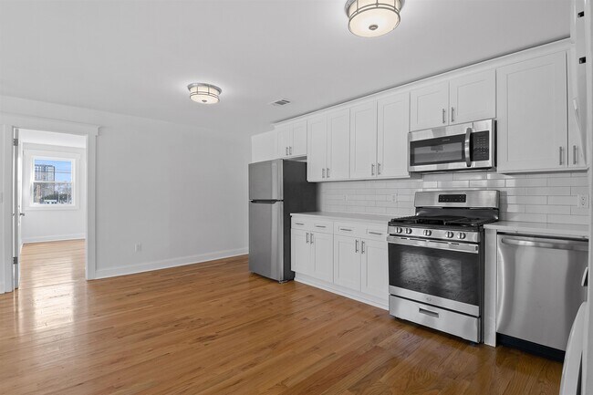 Building Photo - 5 Poplar St
