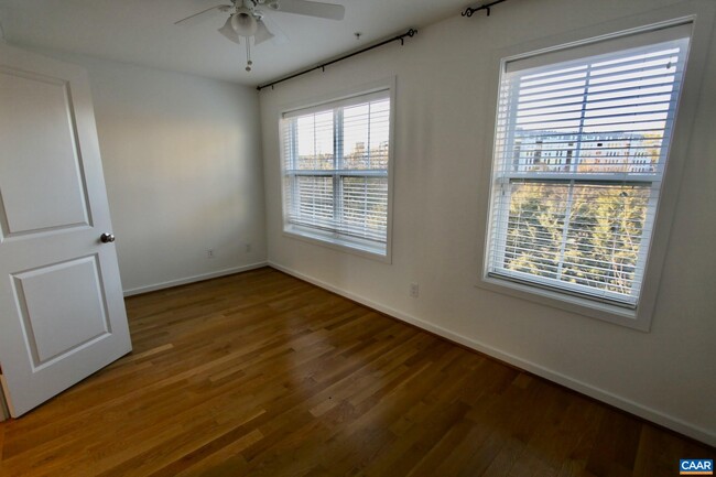 Building Photo - 872 Estes St