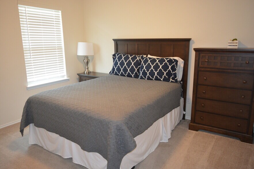 Building Photo - 1723 Cormorant Cres