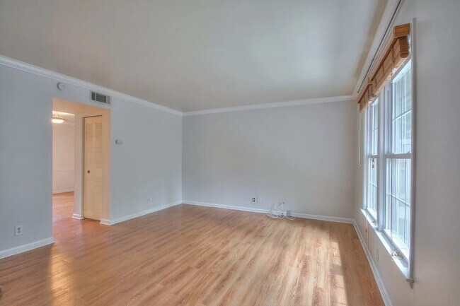 Building Photo - 3000 Hillsboro Pike