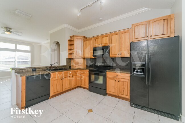Building Photo - 3600 Molona Dr