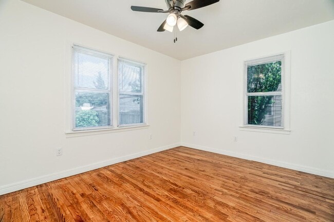 Building Photo - Super nice 5 Bedroom 3 bath property for r...