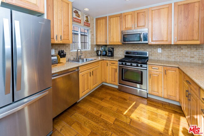 Building Photo - 7462 Waring Ave