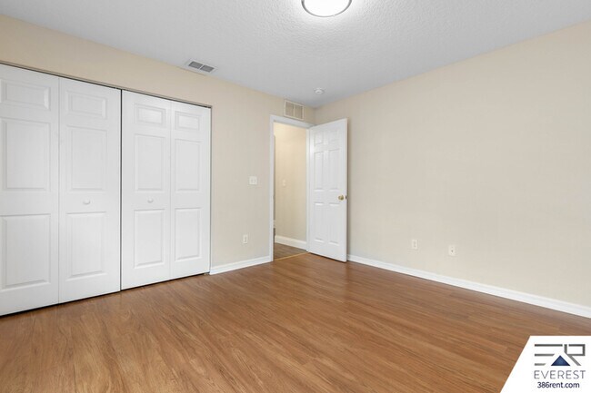 Building Photo - 71 Wellwood Ln