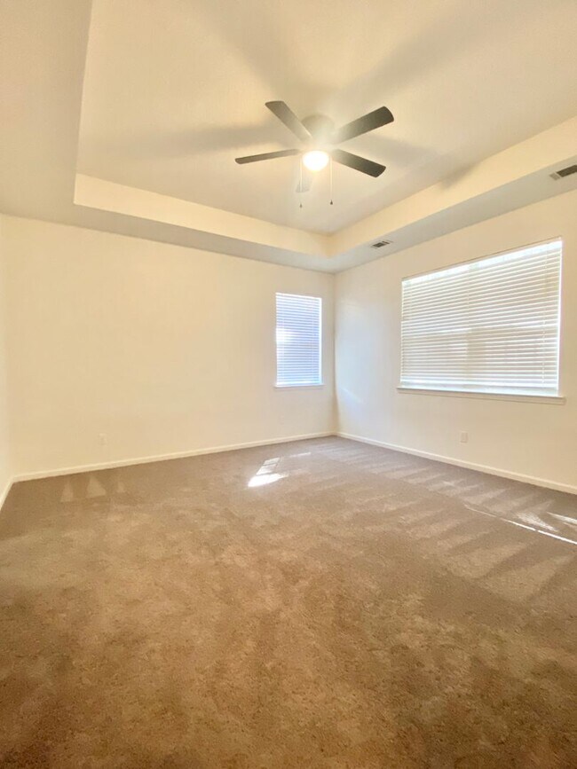 Building Photo - 129 Tappan Zee Dr