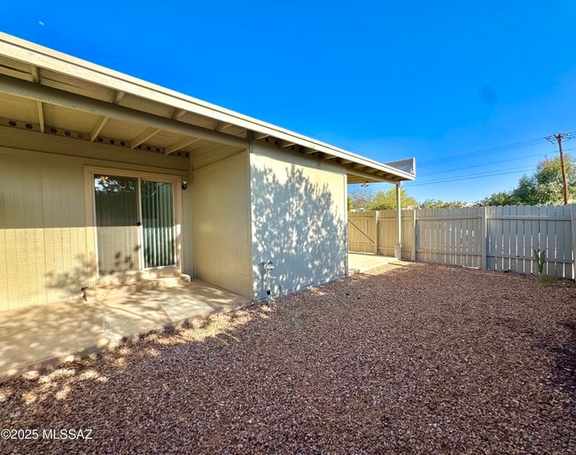 Building Photo - 3323 E Blacklidge Dr