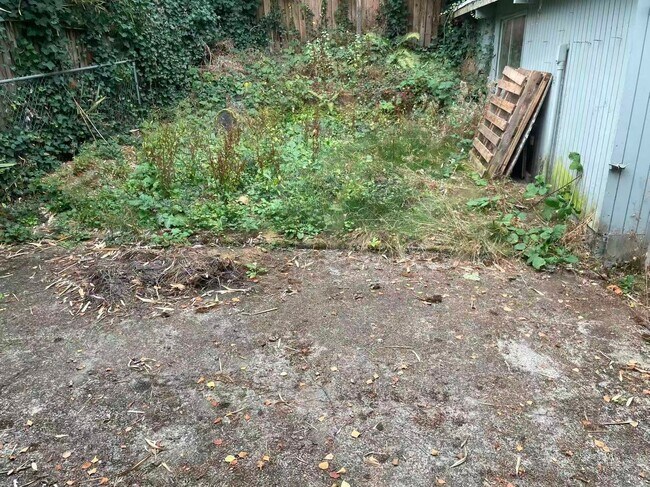 Building Photo - Charming 3 Bedroom/1 bath house in Wedgwoo...