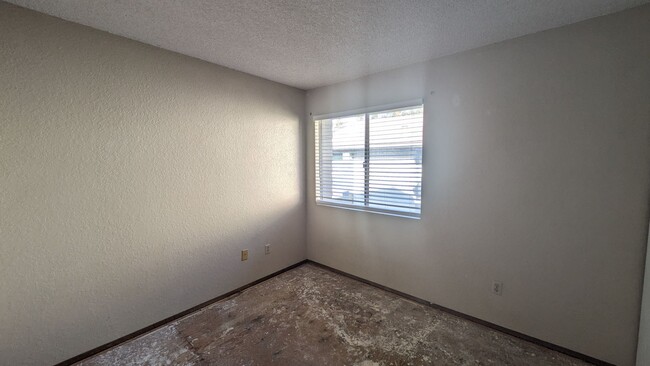 Building Photo - Townhome in Scripps Ranch - Available in July