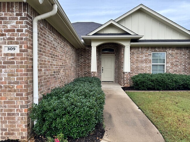 Building Photo - 309 Ash Dr