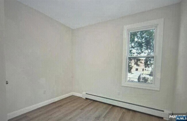 Building Photo - 453 Banta Ave