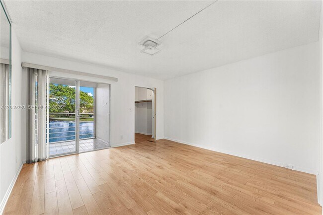 Building Photo - 4301 Martinique Cir