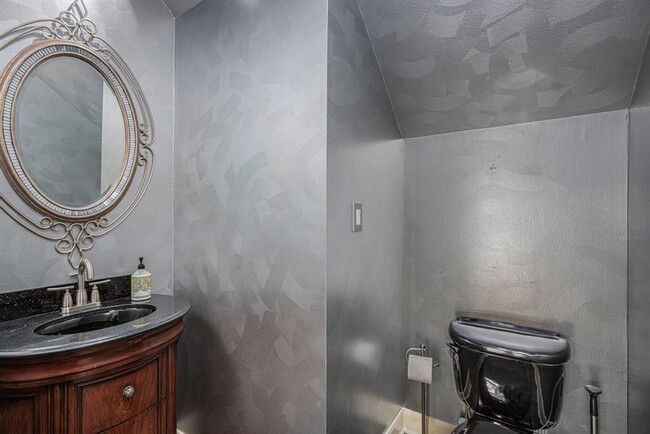 Building Photo - 4655 Spruce St